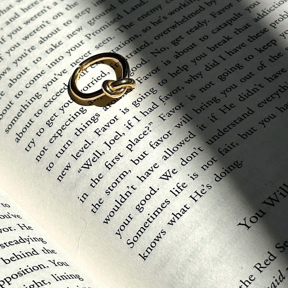 n e w | 14k gold tied knot ring